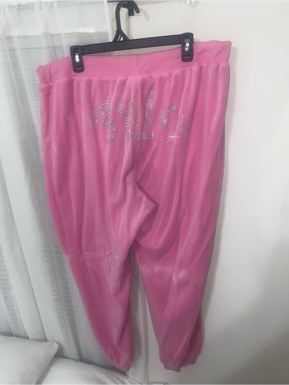 Juicy Couture Bright Pink Velour sweats Label Detail